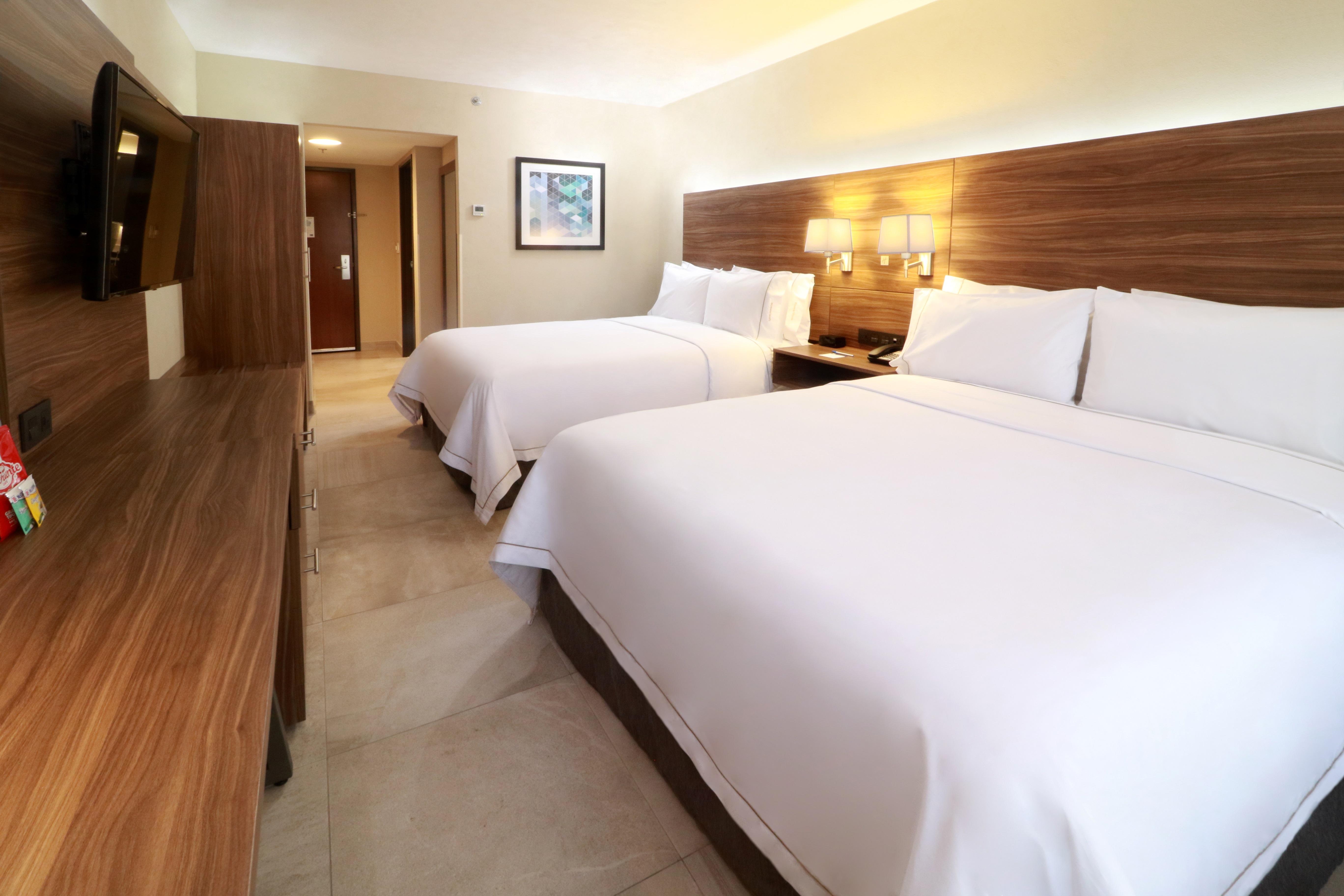Holiday Inn Express Guadalajara Aeropuerto By Ihg Las Pintas Exterior photo