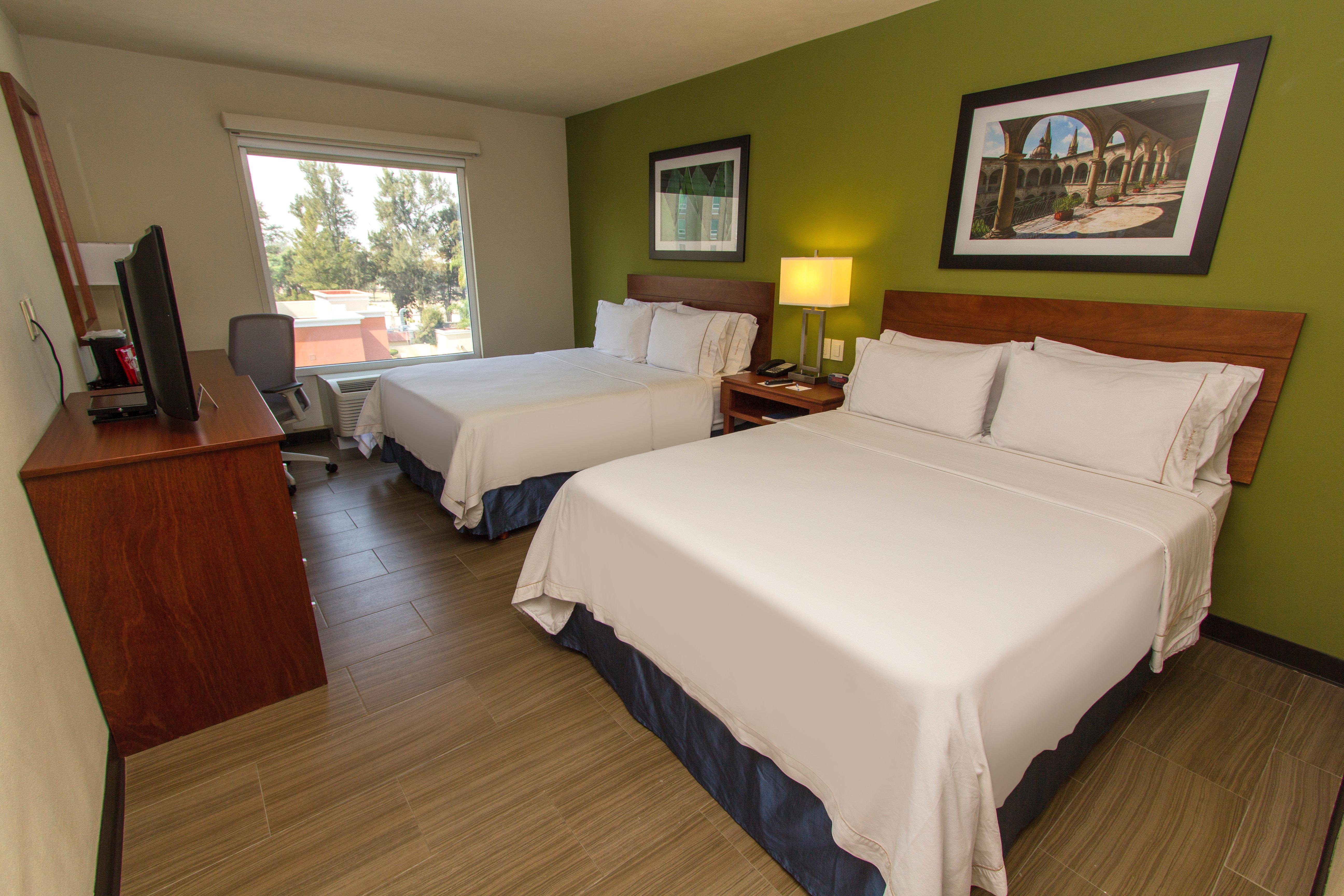 Holiday Inn Express Guadalajara Aeropuerto By Ihg Las Pintas Exterior photo
