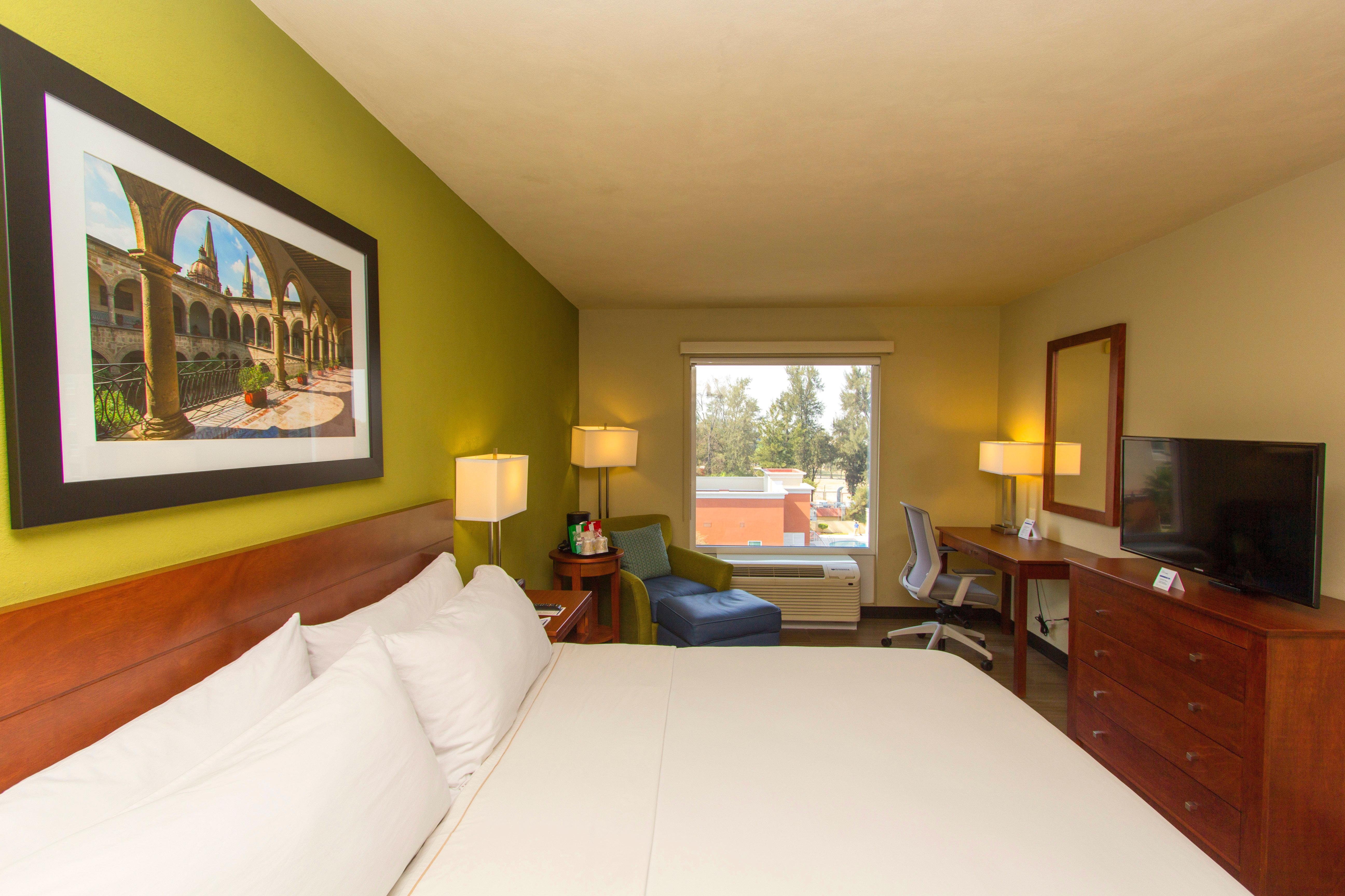 Holiday Inn Express Guadalajara Aeropuerto By Ihg Las Pintas Exterior photo