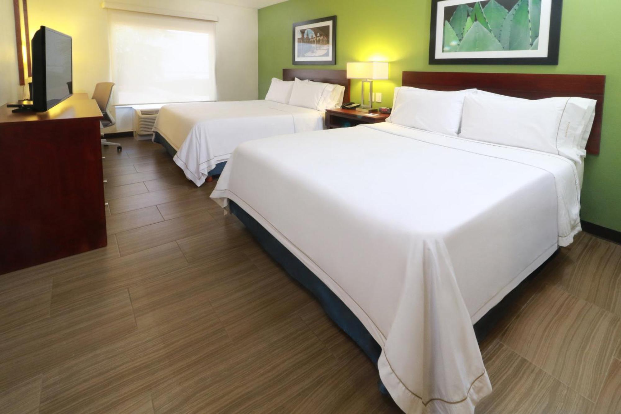 Holiday Inn Express Guadalajara Aeropuerto By Ihg Las Pintas Exterior photo